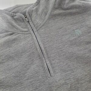 The North Face Women's Winter Warm Essential Athletic‎ Quarter Zip Gray Medium